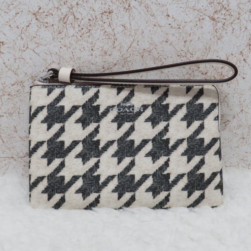 Coach Corner Zip Wristlet With Houndstooth Print (Cream/Black)